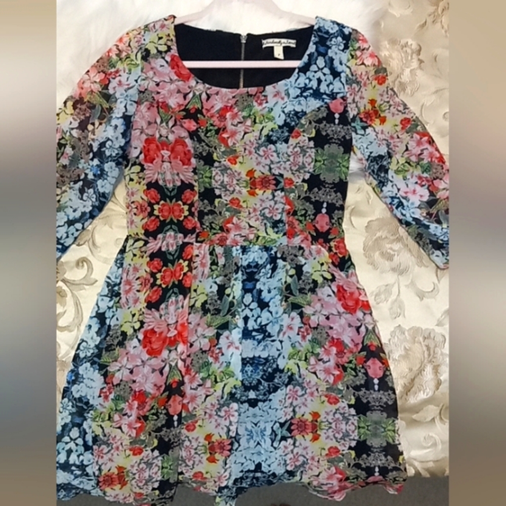 😍Beautiful Flowy Dress